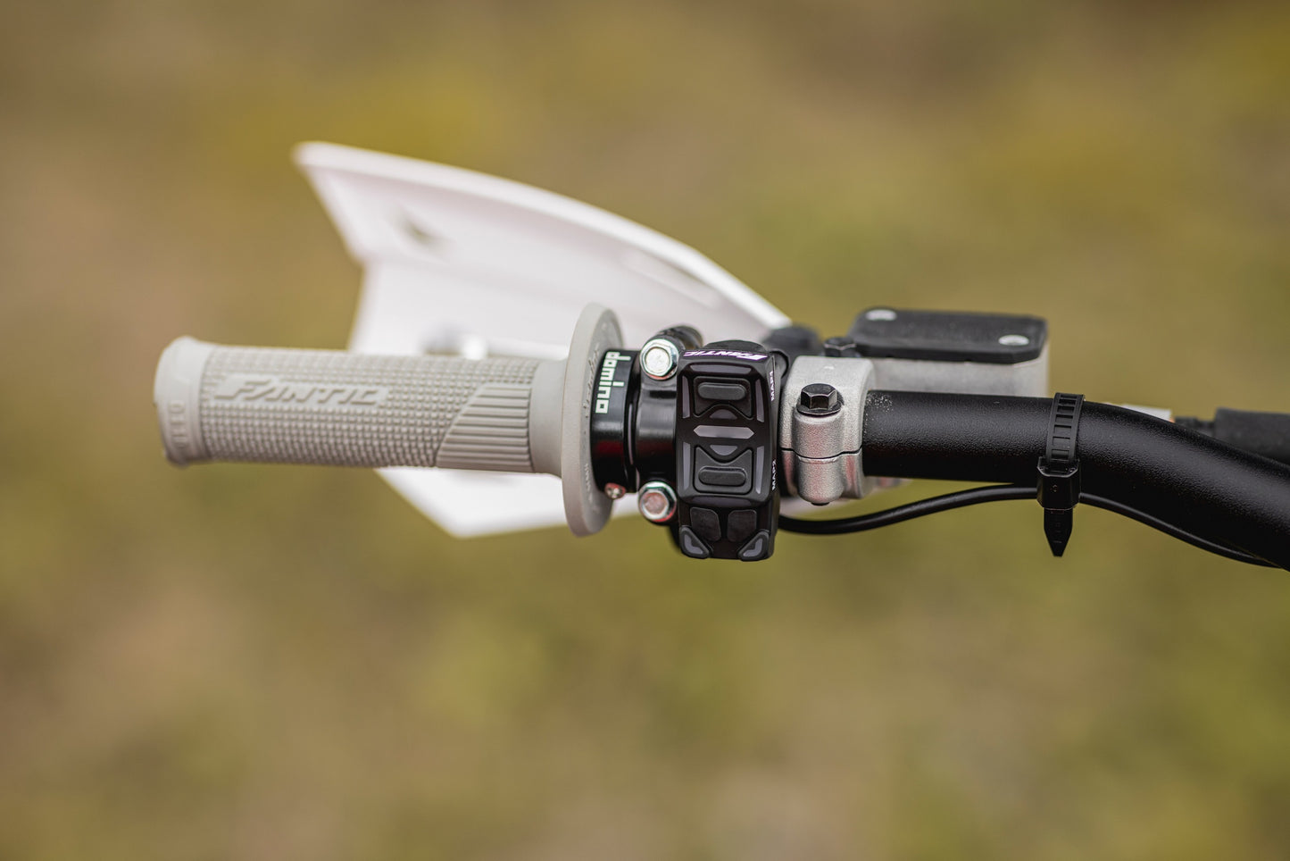 FANTIC XE300 MY24 WHITE EDITION